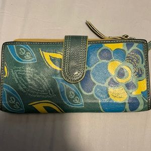 Fossil Clutch